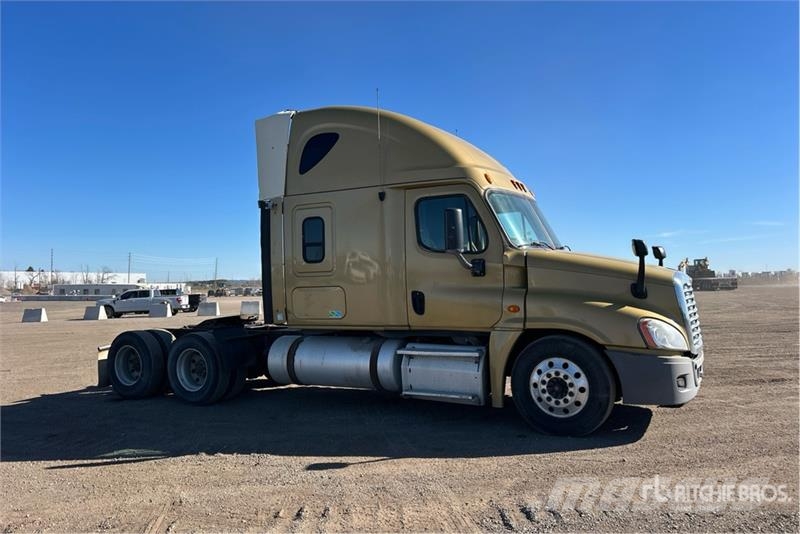 Freightliner Cascadia 125 6x4 T/A Sleeper Truck Tractor Тягачі