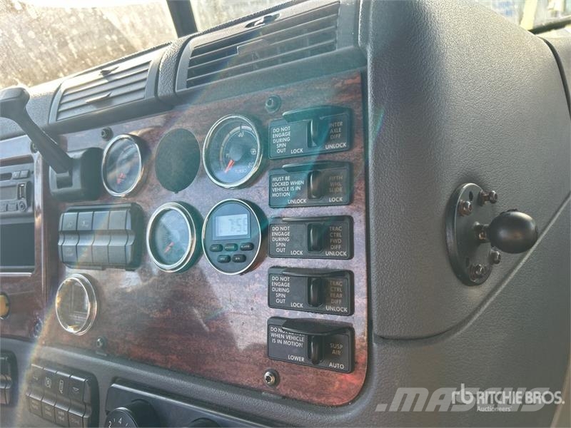 Freightliner Cascadia 125 6x4 T/A Sleeper Truck Tractor Sattelzugmaschinen