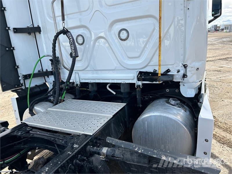 Freightliner Cascadia 126 وحدات الجر