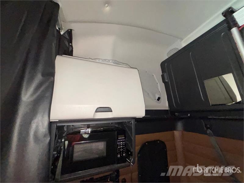 Freightliner Cascadia 126 6x4 T/A Sleeper Truck Tractor Тягачі