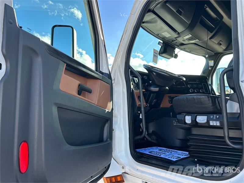 Freightliner Cascadia 126 وحدات الجر