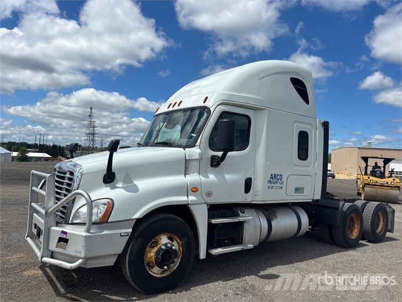 Freightliner Cascadia 125 6x4 T/A Sleeper Truck Tractor Motrici e Trattori Stradali