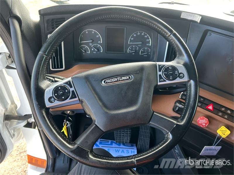 Freightliner Cascadia 126 وحدات الجر