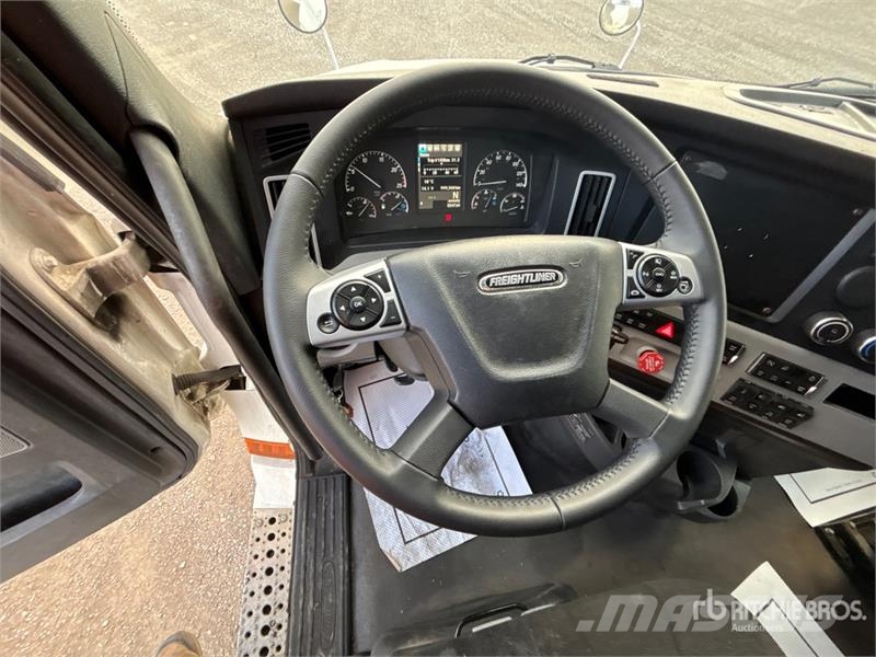 Freightliner Cascadia 126 Truck Tractor Units