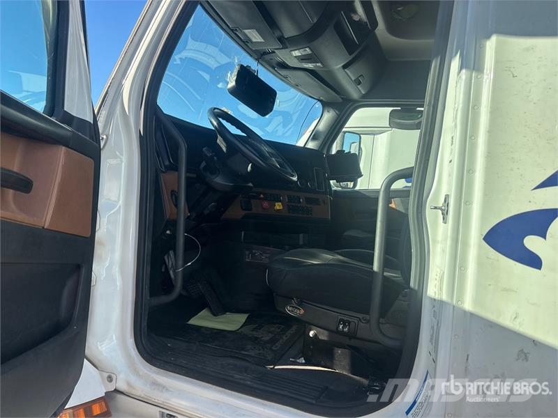 Freightliner Cascadia 126 وحدات الجر