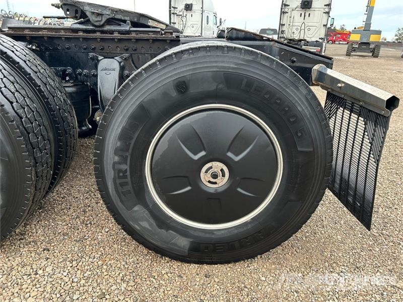 Freightliner Cascadia 126 وحدات الجر