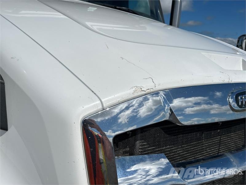 Freightliner Cascadia 126 6x4 T/A Sleeper Truck Tractor Vilcēji