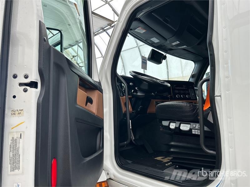 Freightliner Cascadia 126 وحدات الجر