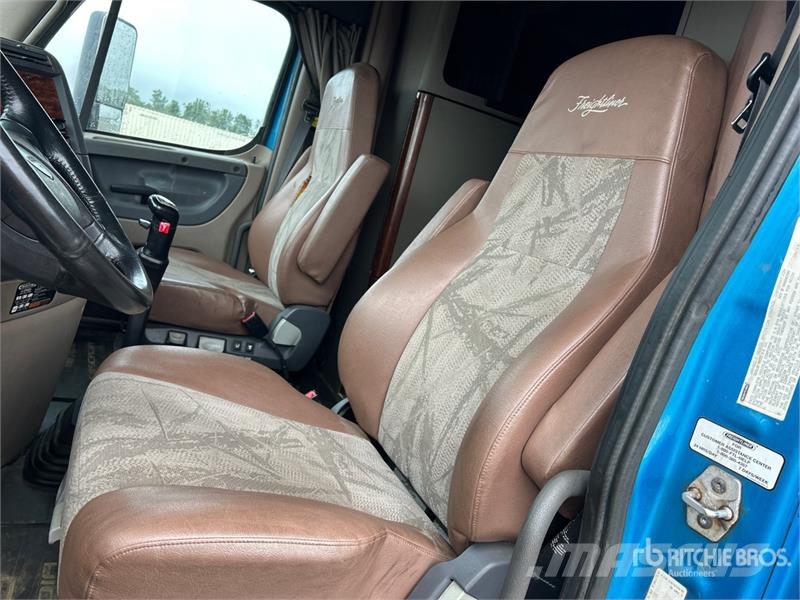 Freightliner Cascadia 125 Vetopöytäautot
