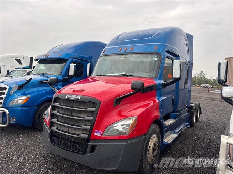 Freightliner Cascadia 126 6x4 T/A Sleeper Truck Tractor Tegljači