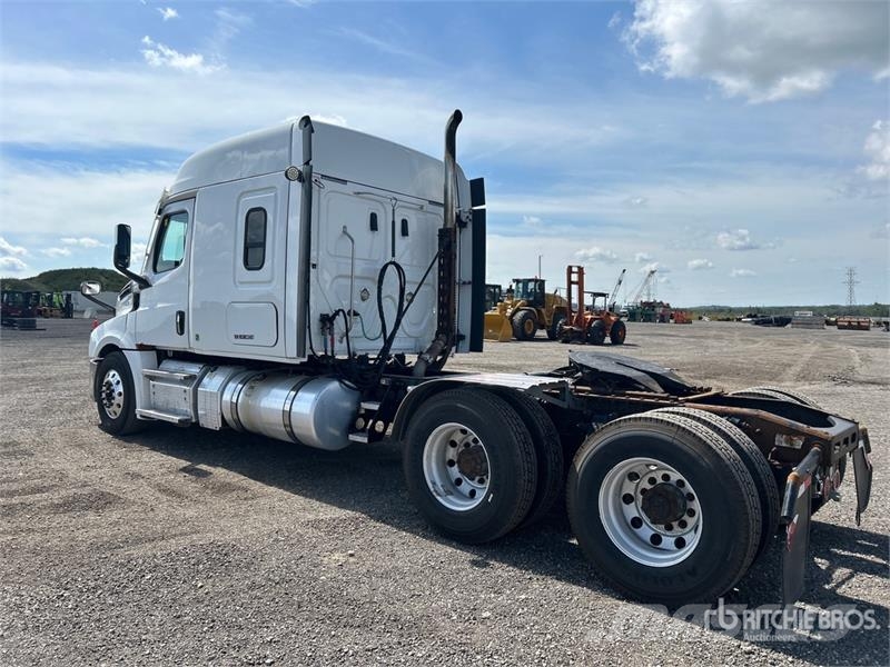 Freightliner Cascadia 126 6x4 T/A Sleeper Truck Tractor 曳引機組件