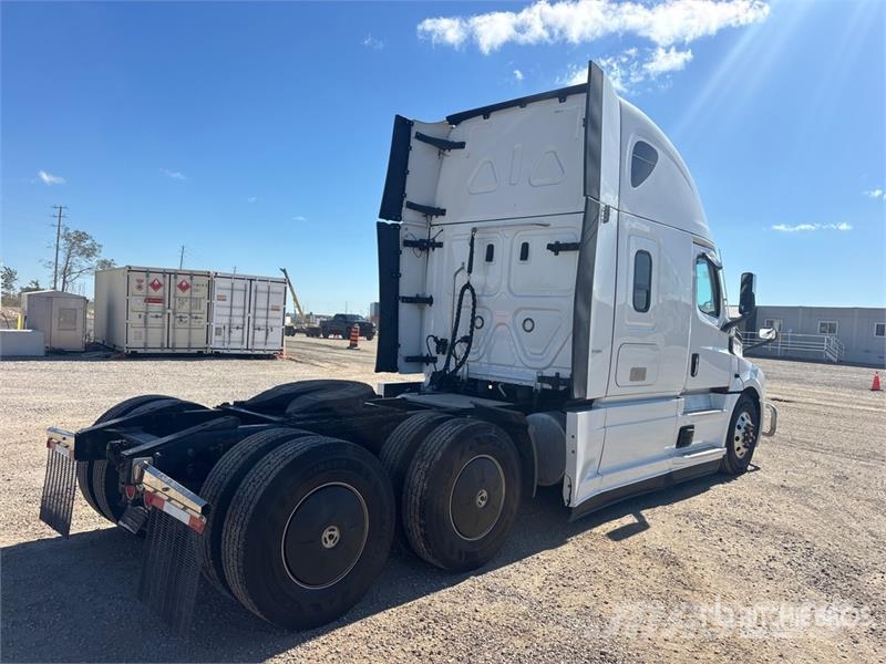Freightliner Cascadia 126 Trekkers