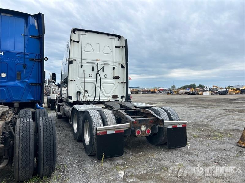 Freightliner Cascadia 125 6x4 T/A Sleeper Truck Tractor (Inoper Nyergesvontatók