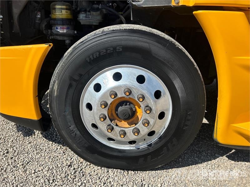 Freightliner Cascadia 125 6x4 T/A Sleeper Truck Tractor Dragbilar