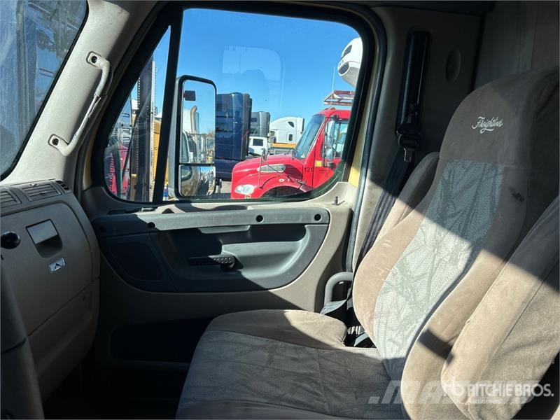 Freightliner Cascadia 125 6x4 T/A Sleeper Truck Tractor Тягачі