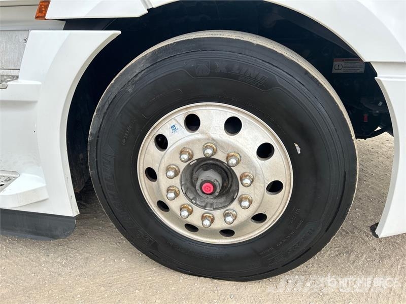 Freightliner Cascadia 126 وحدات الجر