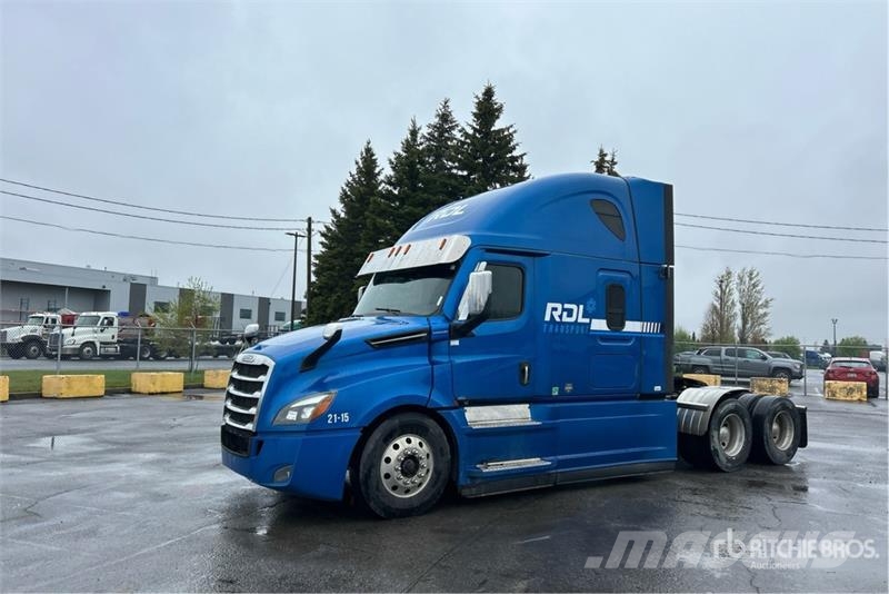 Freightliner Cascadia 126 6x4 T/A Sleeper Truck Tractor Tegljači