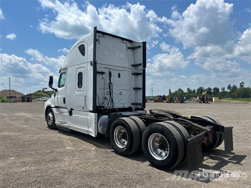Freightliner Cascadia 126 6x4 T/A Sleeper Truck Tractor Motrici e Trattori Stradali