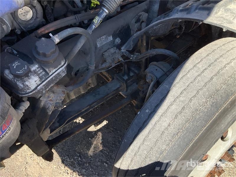 Freightliner Cascadia 126 6x4 T/A Sleeper Truck Tractor (Inoper وحدات الجر