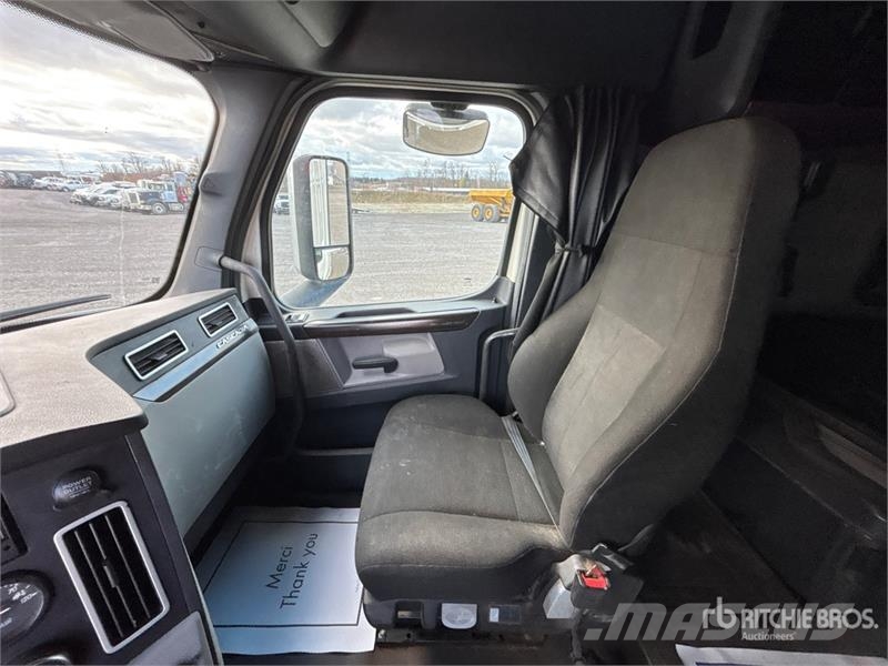 Freightliner Cascadia 126 Truck Tractor Units