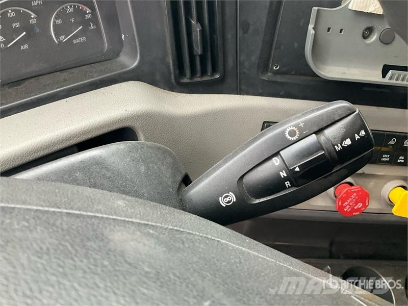 Freightliner Cascadia 126 6x4 T/A Sleeper Truck Tractor Motrici e Trattori Stradali