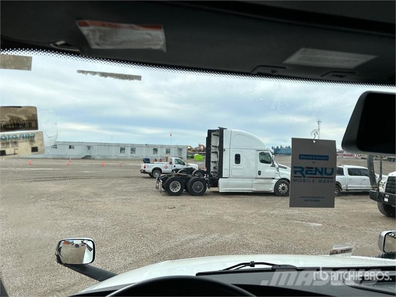 Freightliner Cascadia 126 وحدات الجر