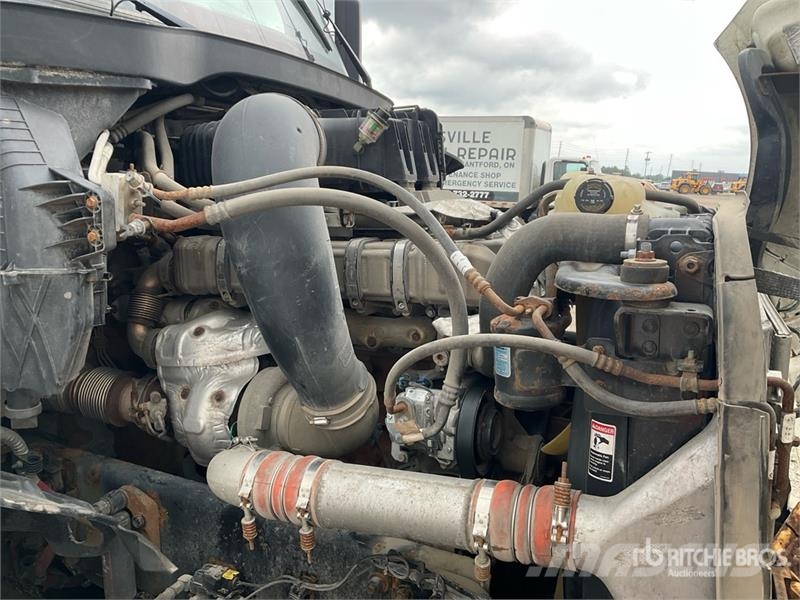 Freightliner Cascadia 126 6x4 T/A Sleeper Truck Tractor Motrici e Trattori Stradali