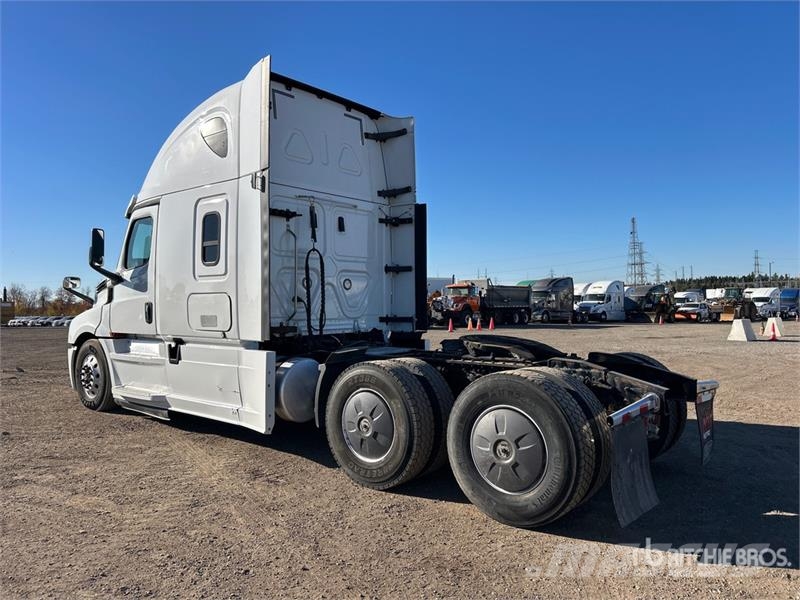 Freightliner Cascadia 126 6x4 T/A Sleeper Truck Tractor Sattelzugmaschinen