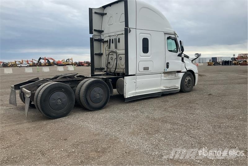 Freightliner Cascadia 126 6x4 T/A Sleeper Truck Tractor Traktorske jedinice