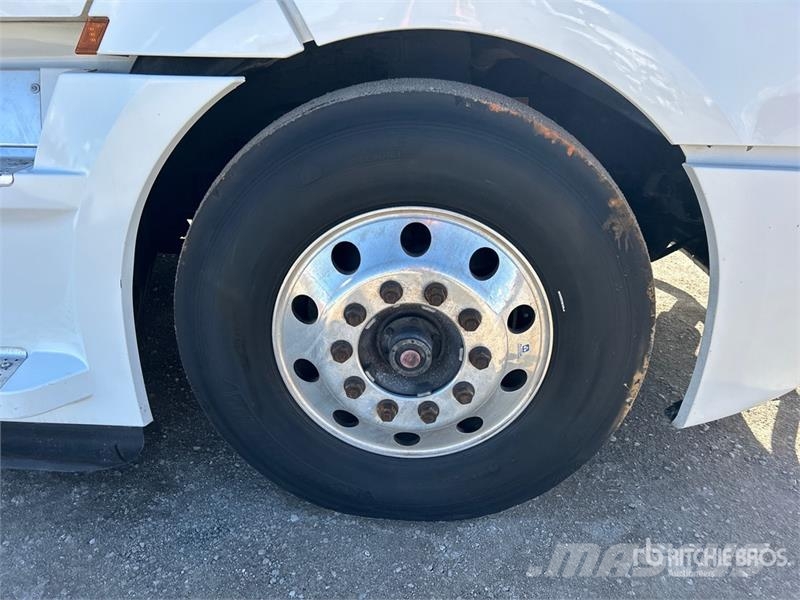 Freightliner Cascadia 126 وحدات الجر