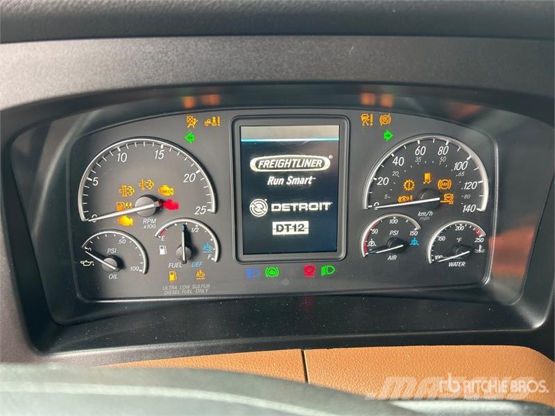 Freightliner Cascadia 126 6x4 T/A Sleeper Truck Tractor Cavalos mecânicos