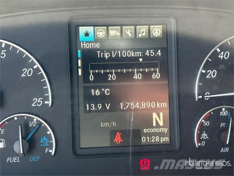Freightliner Cascadia 126 6x4 T/A Sleeper Truck Tractor Sattelzugmaschinen