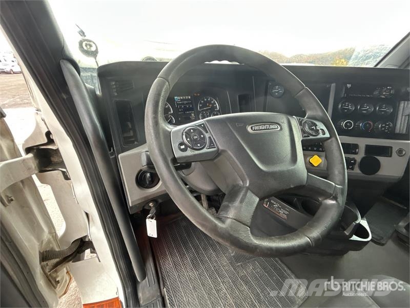 Freightliner Cascadia 126 6x4 T/A Sleeper Truck Tractor Motrici e Trattori Stradali
