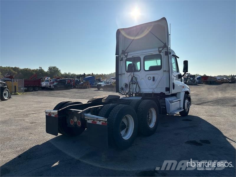 Freightliner Cascadia 125 Vilcēji