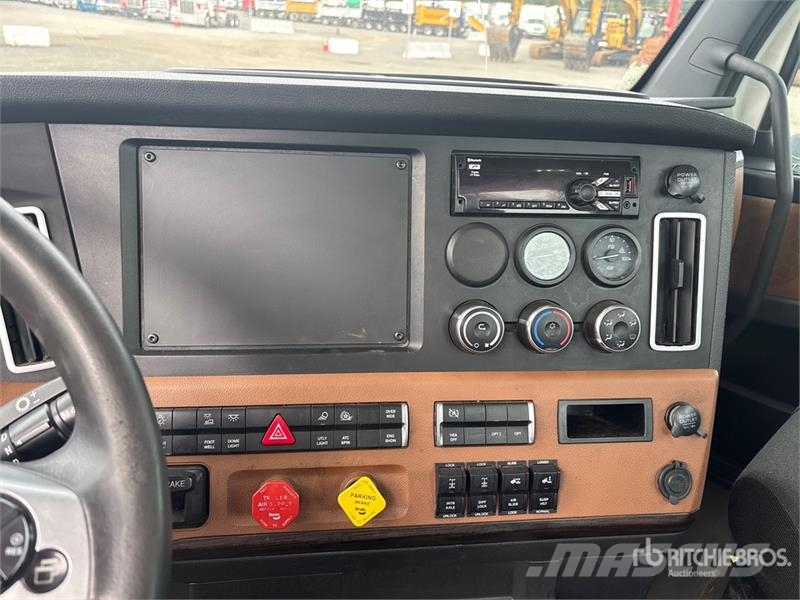 Freightliner Cascadia 126 Vetopöytäautot