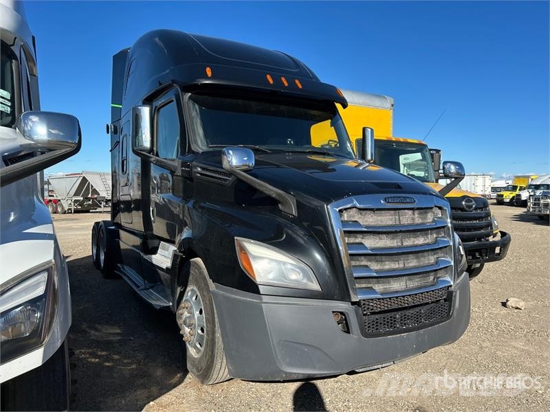 Freightliner Cascadia 126 6x4 T/A Sleeper Truck Tractor Tractor Units
