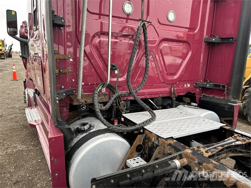 Freightliner Cascadia 126 6x4 T/A Sleeper Truck Tractor Cavalos mecânicos