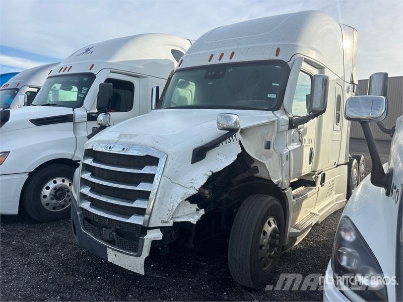 Freightliner Cascadia 126 6x4 T/A Sleeper Truck Tractor 曳引機組件