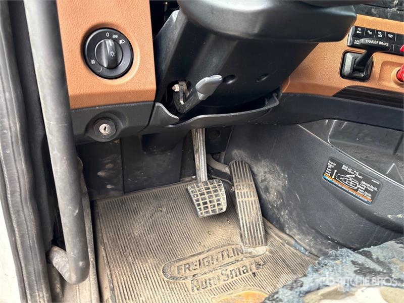 Freightliner Cascadia 126 6x4 T/A Sleeper Truck Tractor Sattelzugmaschinen