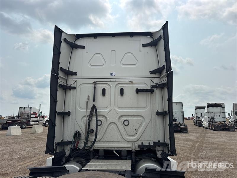 Freightliner Cascadia 126 Naudoti vilkikai