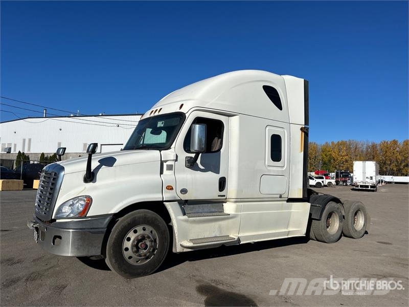 Freightliner Cascadia 125 6x4 T/A Sleeper Truck Tractor Sattelzugmaschinen