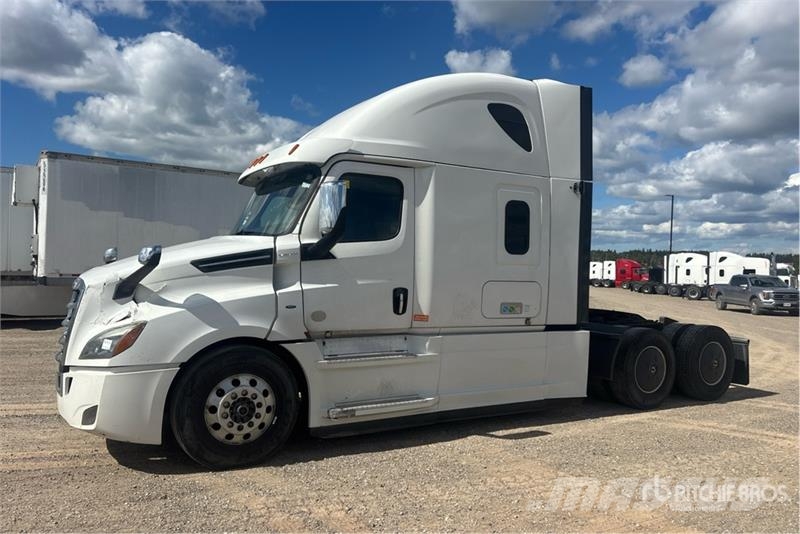 Freightliner Cascadia 126 6x4 T/A Sleeper Truck Tractor Vilcēji
