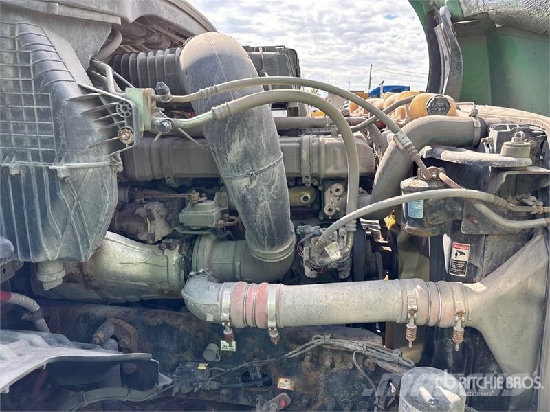 Freightliner Cascadia 126 6x4 T/A Sleeper Truck Tractor Тягачі