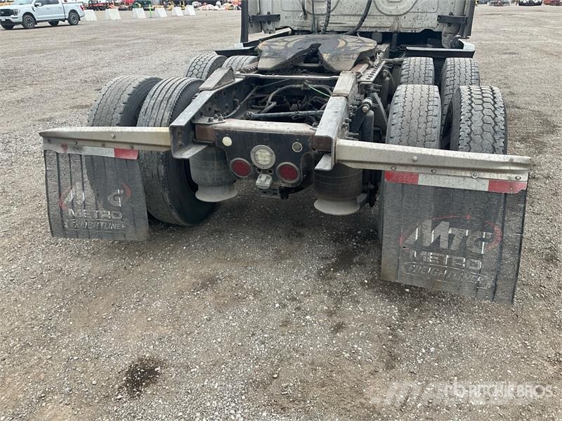 Freightliner Cascadia 126 6x4 T/A Sleeper Truck Tractor Traktorske jedinice