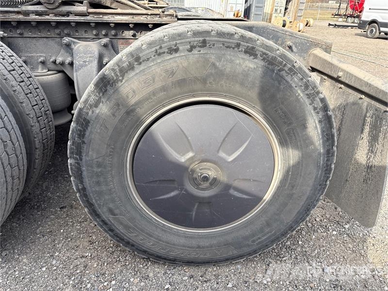 Freightliner Cascadia 126 6x4 T/A Sleeper Truck Tractor Sattelzugmaschinen