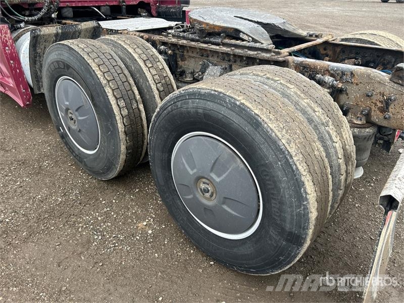 Freightliner Cascadia 126 6x4 T/A Sleeper Truck Tractor Cavalos mecânicos