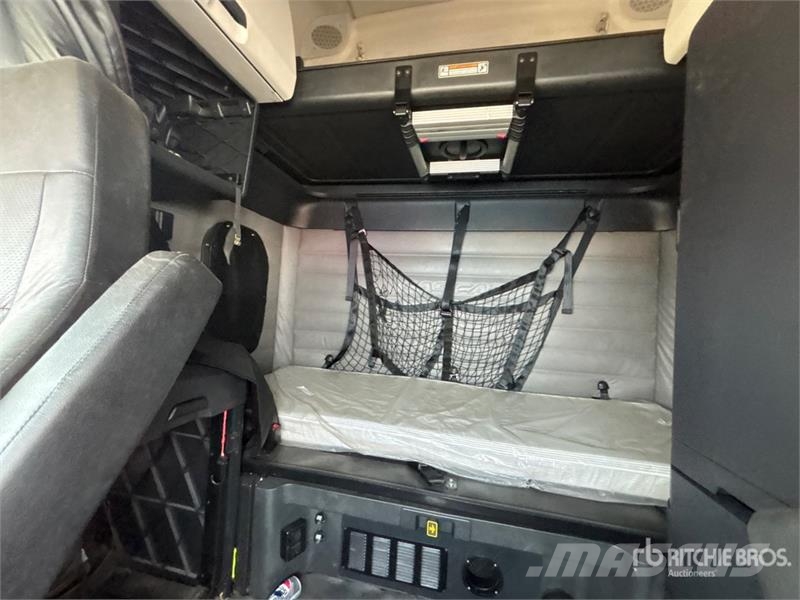 Freightliner Cascadia 126 6x4 T/A Sleeper Truck Tractor (Inoper Autotractoare
