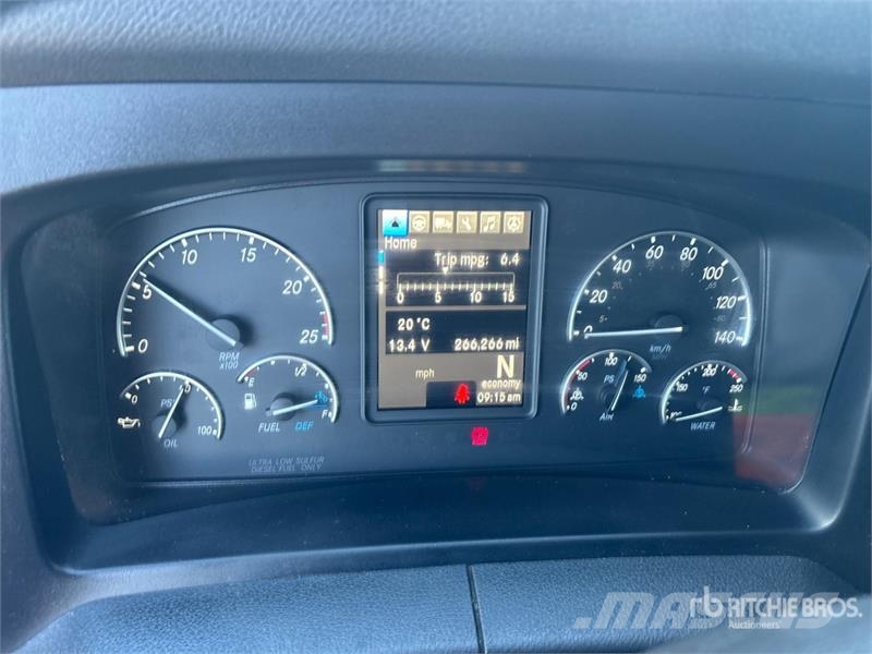 Freightliner Cascadia 126 6x4 T/A Sleeper Truck Tractor Тягачі