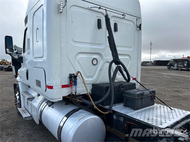 Freightliner Cascadia 113 Trekkers