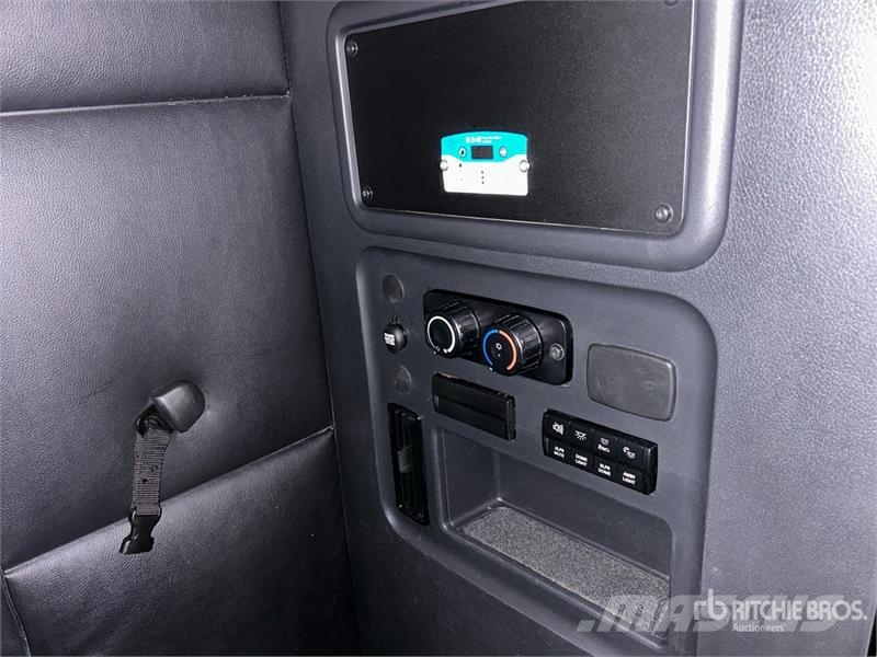 Freightliner Cascadia 126 وحدات الجر